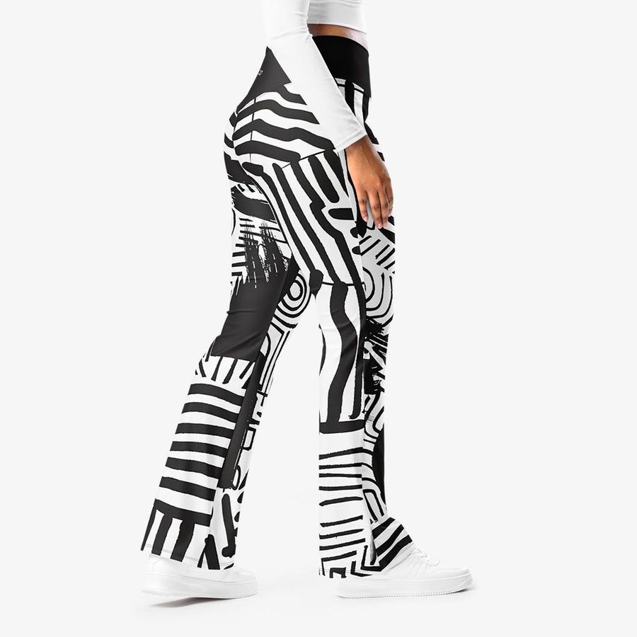 Recycled Flare leggings "Black and Wow" Black/White